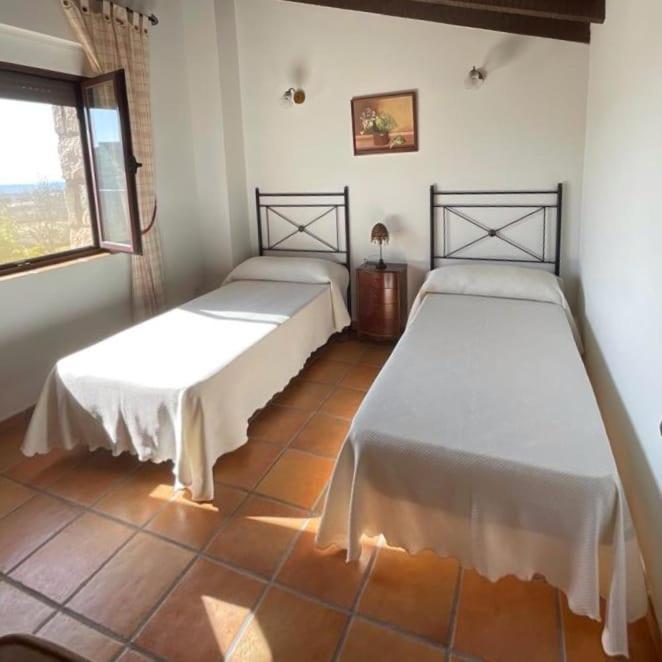 Casa Rural En Candeleda Con Piscina Y Un Maravilloso Jardin 外观 照片