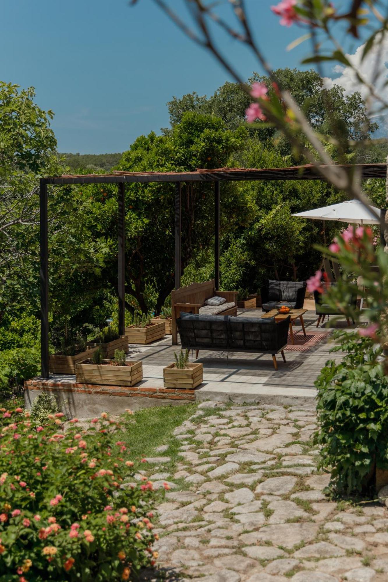 Casa Rural En Candeleda Con Piscina Y Un Maravilloso Jardin 外观 照片